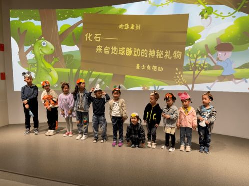 平?jīng)鍪胁┪镳^ 十一假期研學(xué)游系列活動(dòng)，樹立公共文化惠民新標(biāo)桿